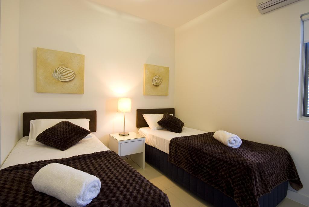 Beachside Magnetic Harbour Aparthotel