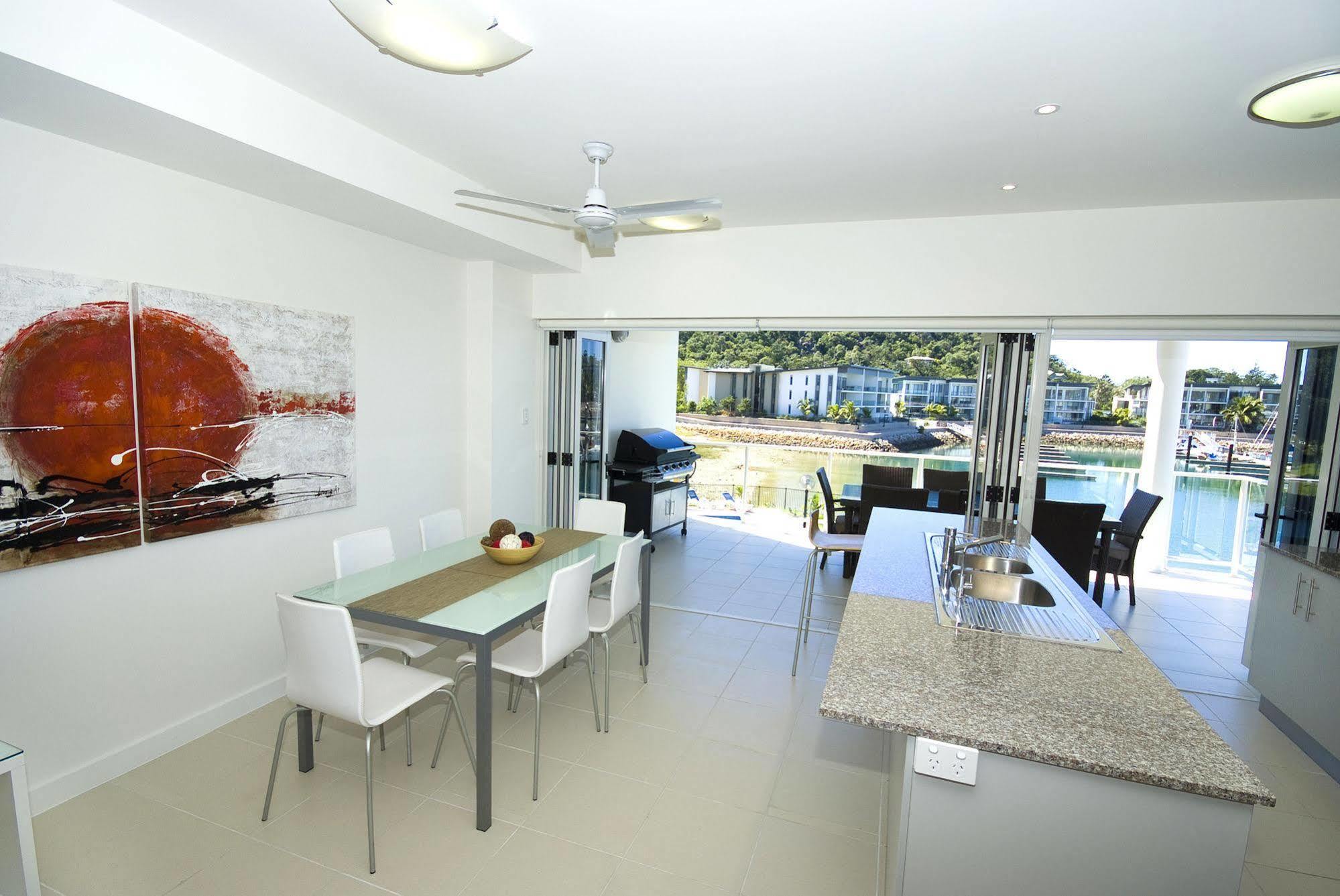 Aparthotel Beachside Magnetic Harbour