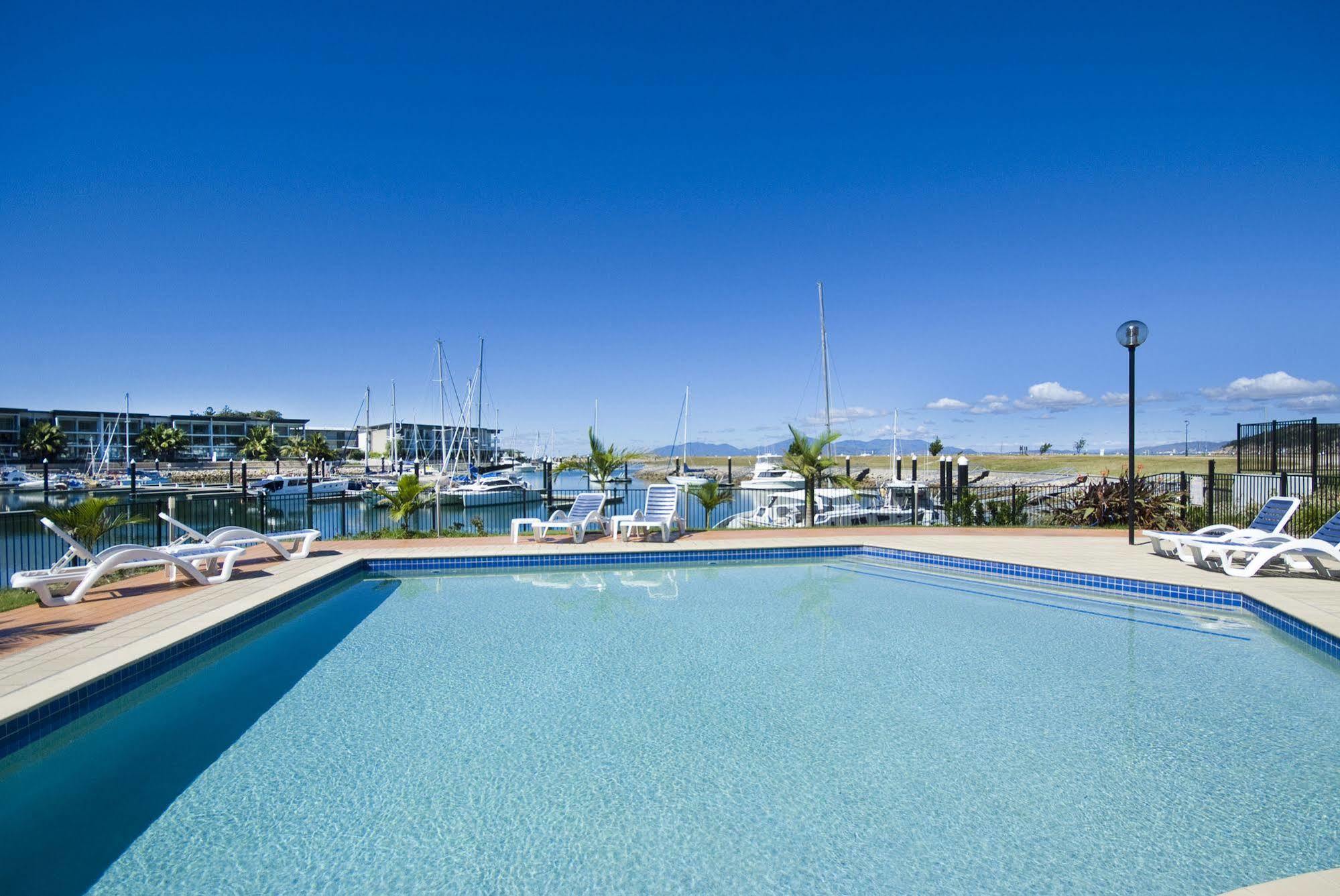 Beachside Magnetic Harbour Aparthotel